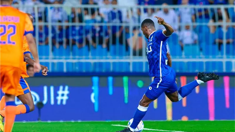 إيجالو يسجل الهدف الثانى للهلال السعودى فى مرمى الفيحاء