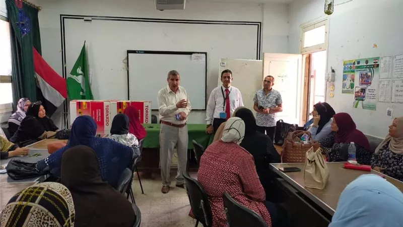 وكيل وزارة تعليم الشرقية يتابع فعاليات تدريبات دعم مهارات المعلمين فى تنمية الوعى الطلابى