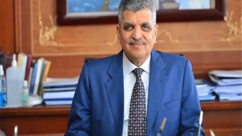 رئيس هيئة قناة السويس: استخدمنا 5 قاطرات لتعويم ناقلة الوقود بعد تعطل دفة السفينة