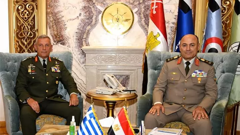 رئيس الأركان يناقش مع نظيره اليونانى العلاقات العسكرية المصرية اليونانية المشتركة