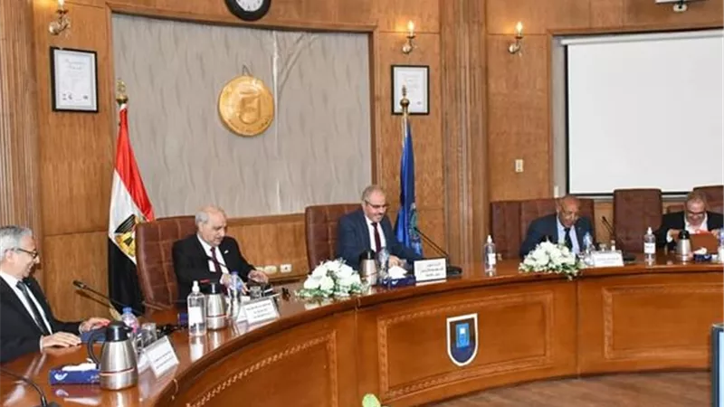 إنعقاد لجنة إختيار عمداء كليات جامعة القناة