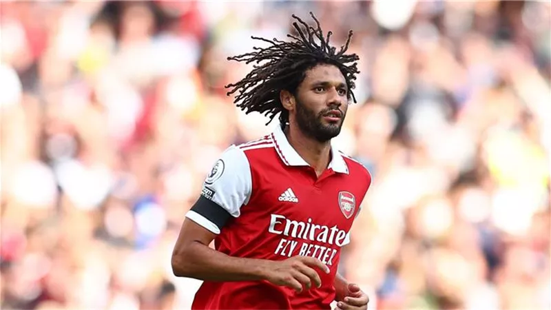 آرسنال يتفوق على ليفربول ويقترب من ضم بديل محمد النني