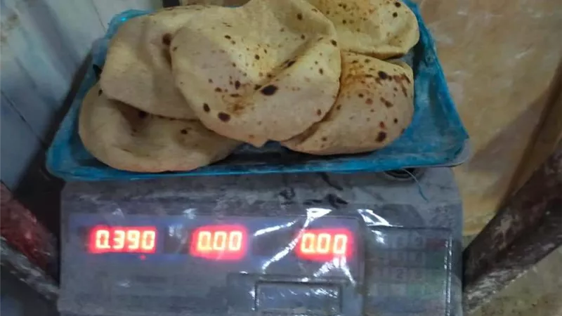 التحفظ على 3 آلاف رغيف خبز مدعم قبل بيعها بالسوق السوداء بالواسطى