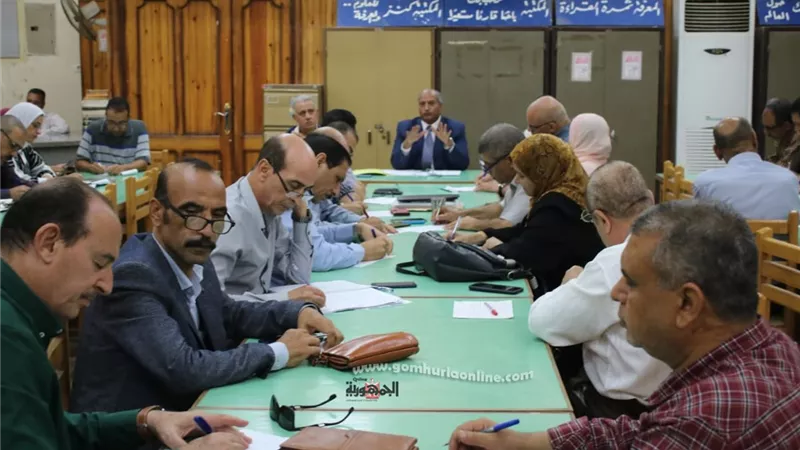 محافظ بني سويف يبحث استعدادات مديرية التعليم لاستقبال العام الدراسي