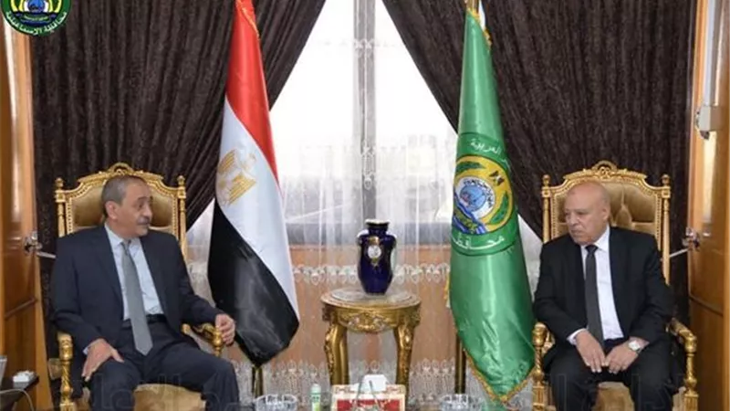 محافظ الإسماعيلية يستقبل مدير الأكاديمية العربية ببورسعيد..صور