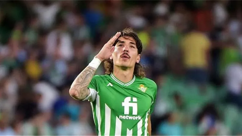 تشافى يقرر التعاقد مع لاعب برشلونة السابق