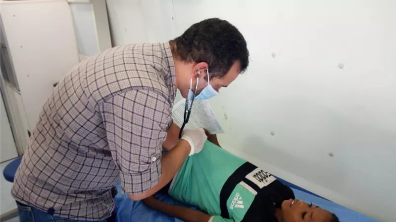 الكشف على ١٣٠٠ مواطن فى قافلة طبية مجانية بقرية العزب بدشنا..صور
