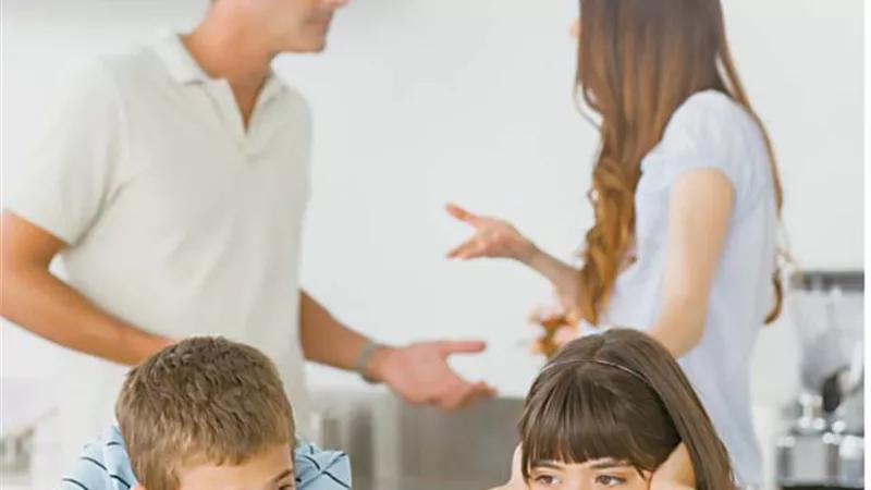 استقطاب الأبناء .. جريمة الأمهات والآباء