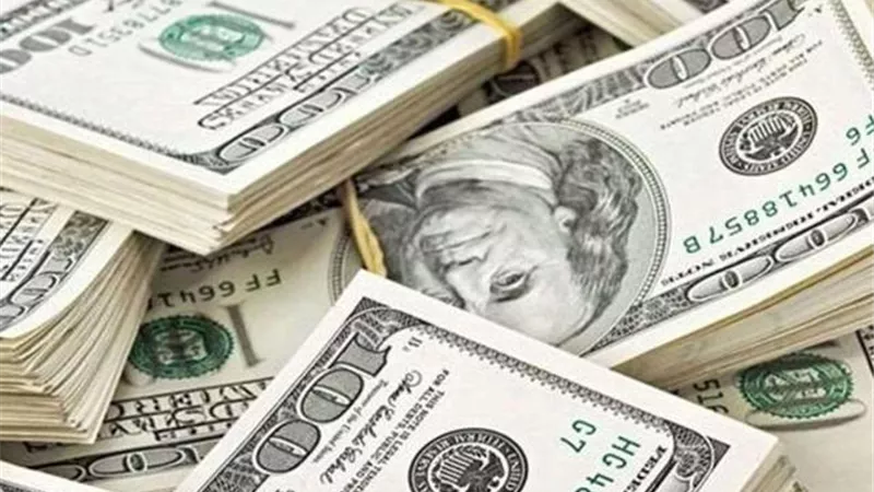 تراجع الدولار بعد تقرير ارتفاع الوظائف الأمريكية