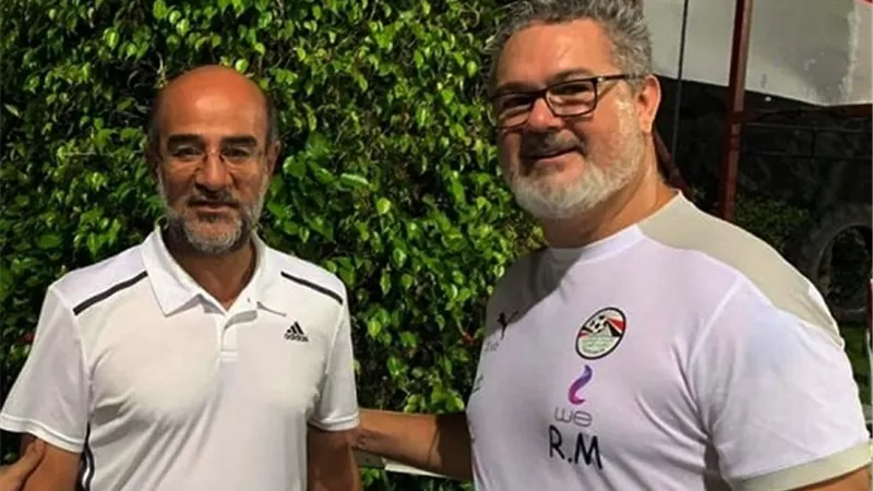 عامر حسين يزور معسكر المنتخب الأولمبي ويلتقى ميكالى