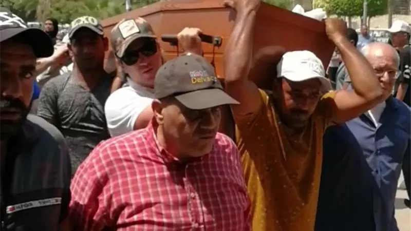 تشييع جنازة على عبدالخالق من مسجد السيدة إلى مقابر الأسرة بالفيوم