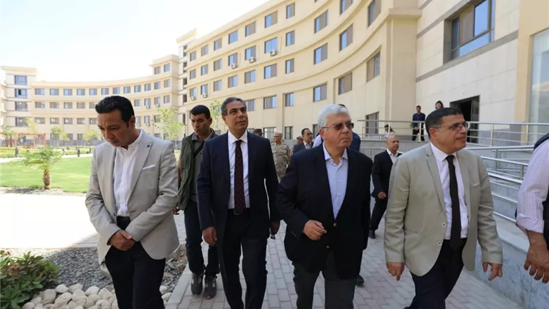 وزير التعليم العالي يتفقد مدينة زويل للعلوم والتكنولوجيا والابتكار