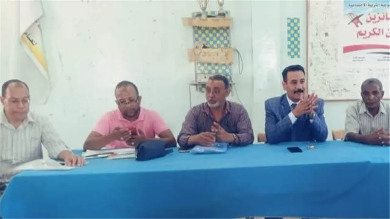 مدير تعليم قوص يعقد لقاء مفتوح مع المعلمين وأولياء الأمور لبحث مطالبه