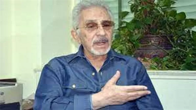 انهيار ابنة المخرج على عبد الحالق فى جنازته