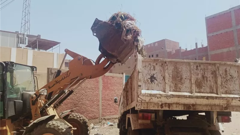محافظ أسيوط: تنفيذ حملات نظافة ورفع القمامة بقرى مراكز ديروط وصدف