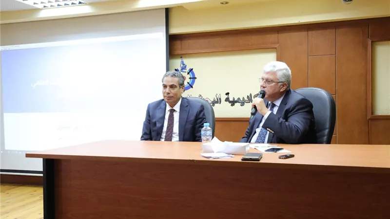 أيمن عاشور: ربط البرامج الدراسية باحتياجات سوق العمل المُستقبلي