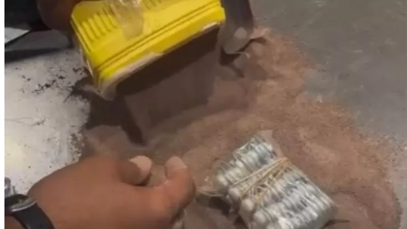 ضبط راكبة تهرب سجائر بزيت الماريجوانا واخري اخفت١١٠ قرص ترامادول