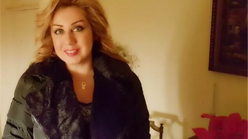حلا شيحة تقدم واجب العزاء لطليقة الفنان مصطفى فهمى