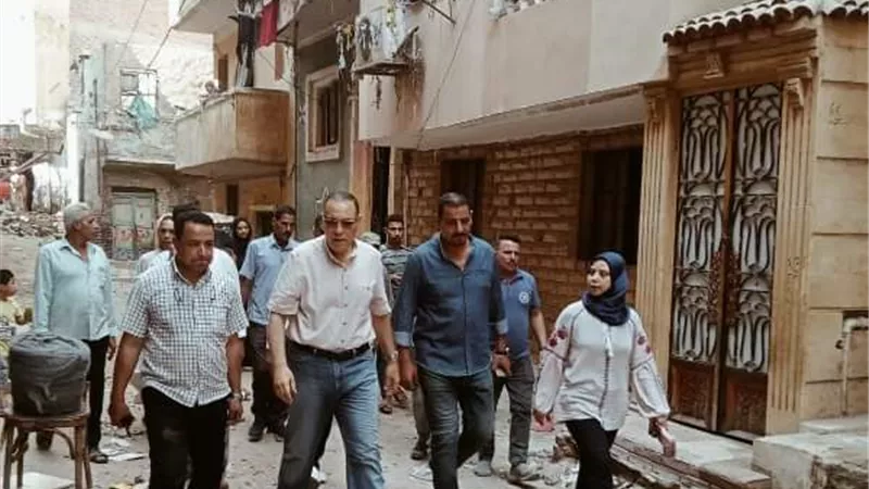 محافظ الشرقية يتفقد أعمال الرصف والتطوير الجارية بشوارع