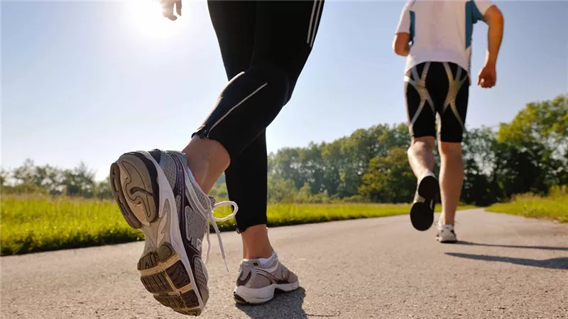 دقائق من المشي بعد الأكل تقلل خطر الإصابة بمرضين