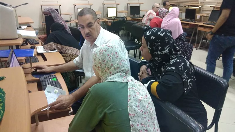 معامل الحاسب الآلى بجامعة الفيوم تستقبل طلاب المرحلة الثالثة