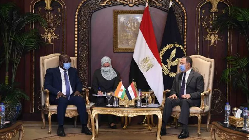 وزير الداخلية يتلقي نظيره بدولة النيجرلبحث التعاون الأمني المشترك