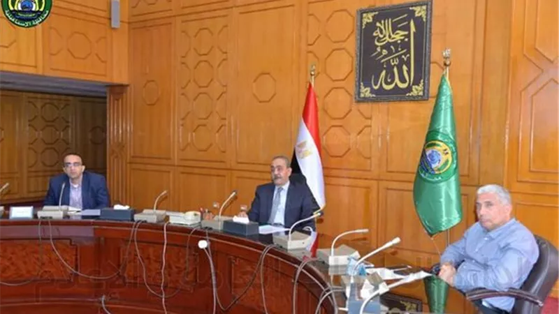 محافظ الإسماعيلية يرأس اجتماع مجلس إدارة المناطق الصناعية