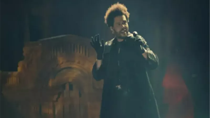 ذا ويكند يفقد صوته فى منتصف حفلته بلوس أنجلوس