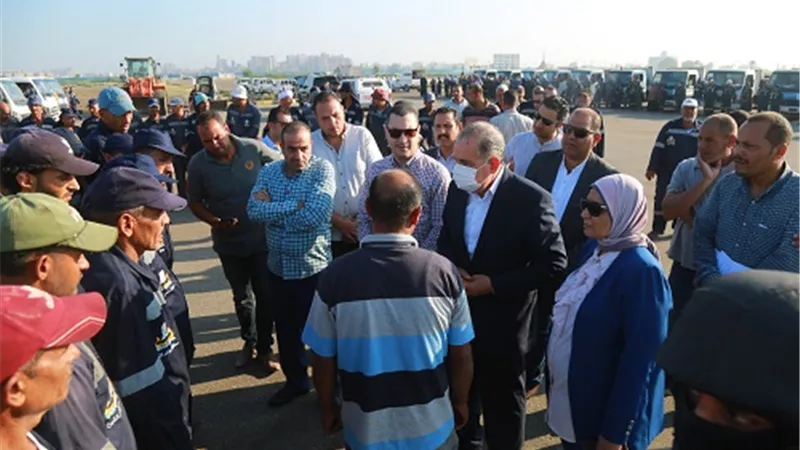 محافظ كفرالشيخ يقرر جائزة شهرية للعامل المتميز بعمال النظافة