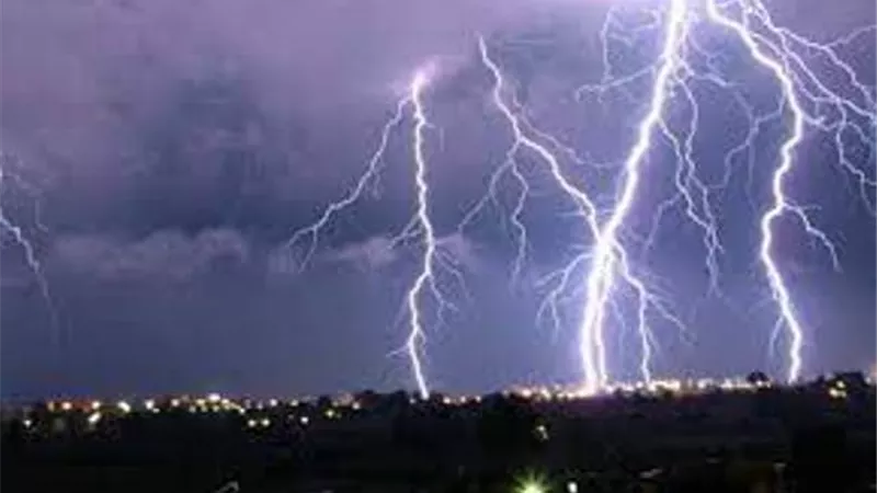 مصرع 23 شخصا بسبب صواعق البرق بالهند