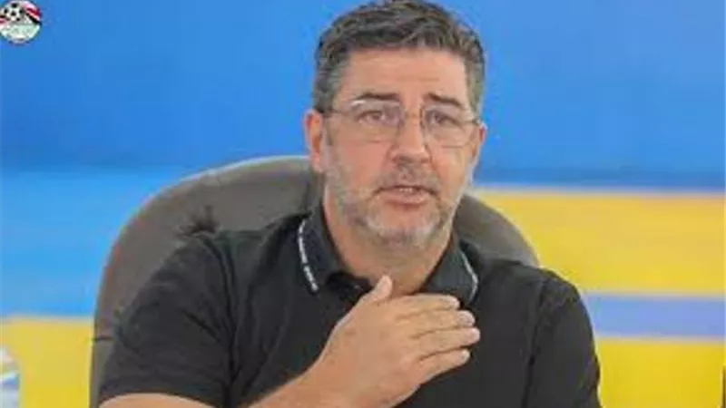 روى فيتوريا يستقر على حل أزمة الظهير الايسر بثلاثة لاعبين