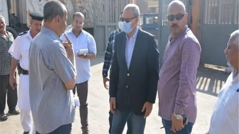 الهجان يتابع استمرار إزالة تراكمات القمامة بشرق وغرب شبرا الخيمة