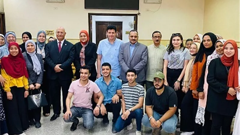 سوسه يتفقد فعاليات مركز رعاية الموهوبين والمبدعين والنوابغ بجامعة بنها