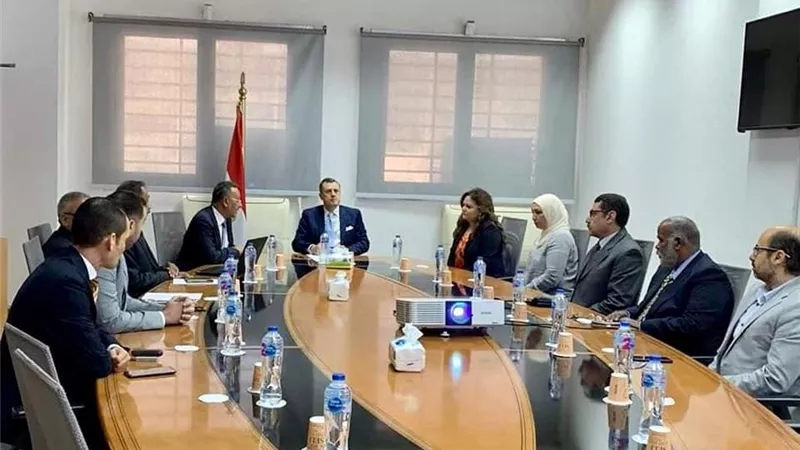 وزير السياحة يشاهد فيلما تسجيليا عن متحف الحضارة