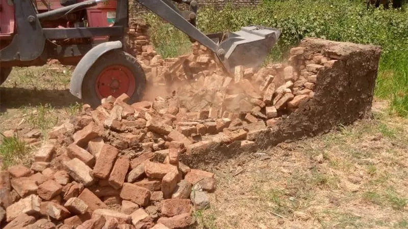 إزالة 8 حالات تعدى على ١١١٠ متر من أراضى أملاك الدولة جنوب الأقص