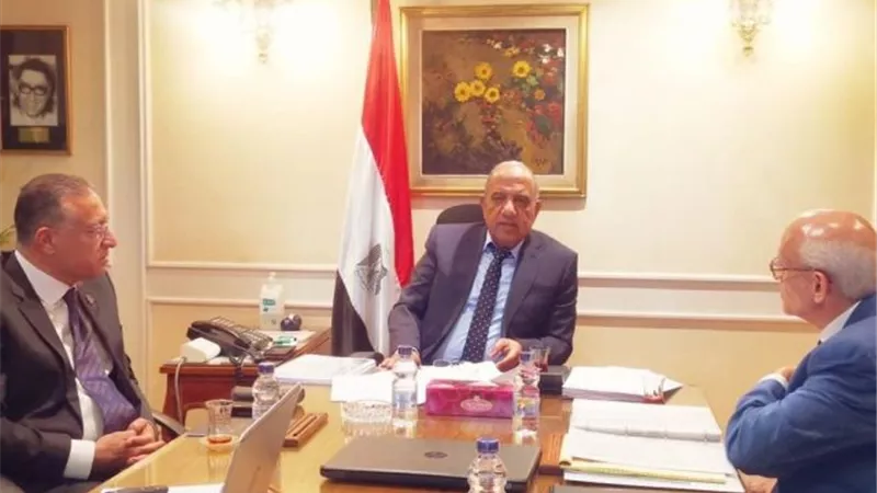 قطاع الأعمال يتابع مستجدات مشروع إنتاج الأمونيا الخضراء