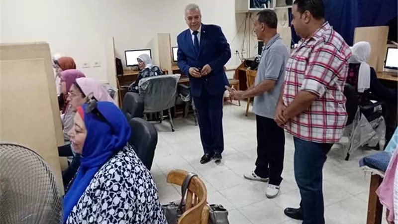 مدير تعليم الإسماعيلية يتفقد امتحانات الوظائف الإشرافية..صور