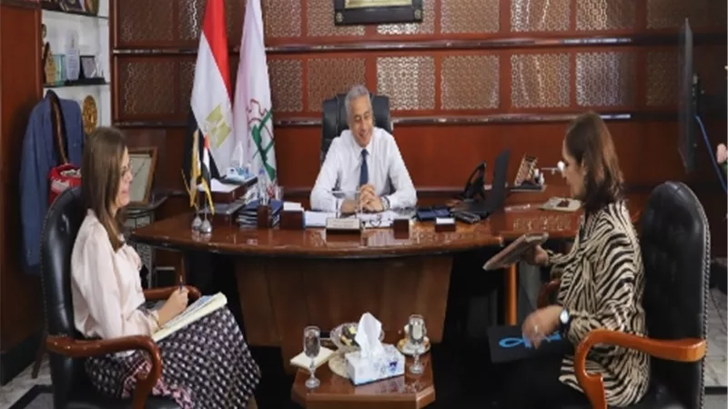 شحاتة: الوزارة تسعى لتقديم خدمات أفضل للمواطن المصري في الداخل والخارج