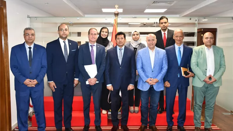 وزير الرياضة يبحث تنفيذ نسخ مستقبلية من أكاديمية شباب المتوسط