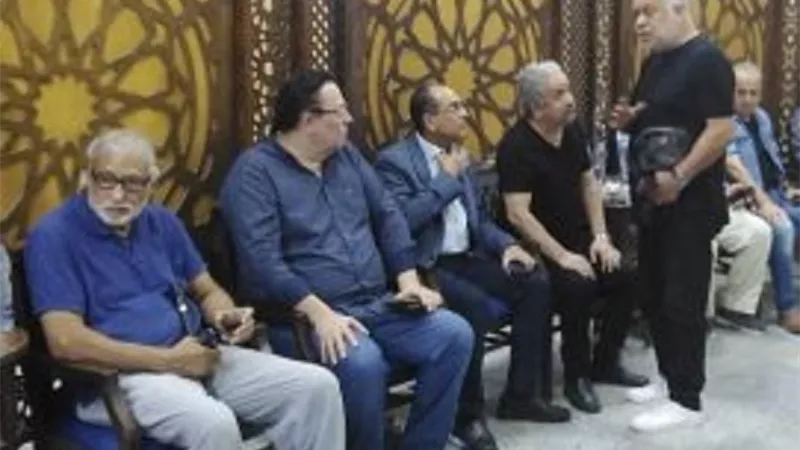 نقيب الممثلين يقدم واجب العزاء لاسرة المحرج الراحل على عبد الخالق