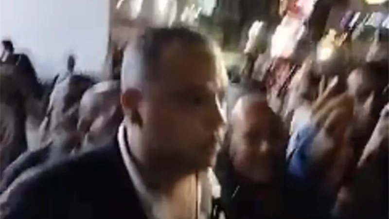 تامر عبد المنعم يشارك بالحضور فى عزاء المخرج على عبد الخالق