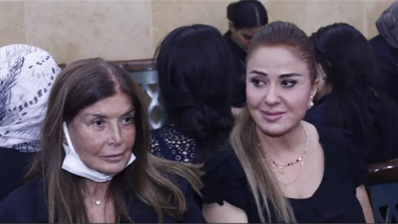 ميرفت امين ومادلين طبر فى عزاء المخرج على عبد الخالق .. صور