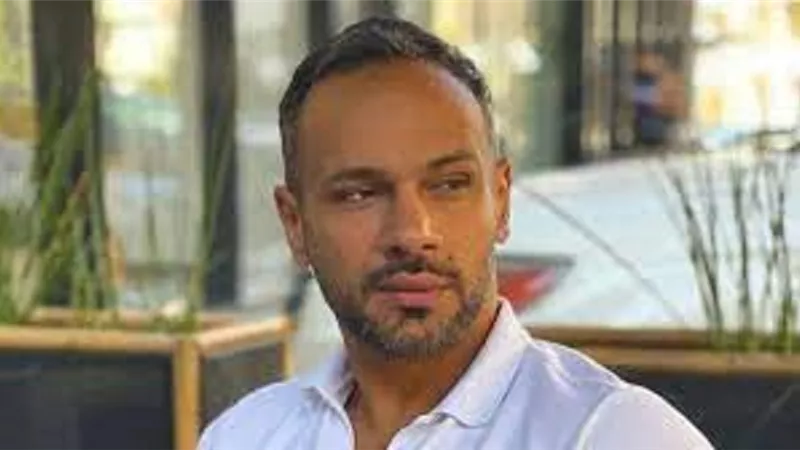 محمد عطية لاحد متابعيه: 