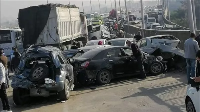 إصابة 7 بينهم 3 شقيقات في تصادم عدد من السيارات بالهرم
