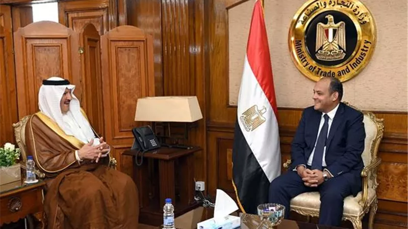 وزير التجارة يبحث مع السفير السعودي تعزيز التعاون الاقتصادى
