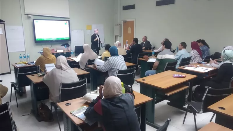 تدريب 5000 معلم وموجه للصف الخامس الابتدائى على المناهج الجديدة