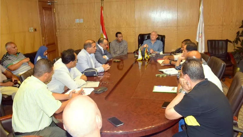 محافظ الأقصر يناقش مع المسئولين نسبة الإنجاز مشروع محور شمال