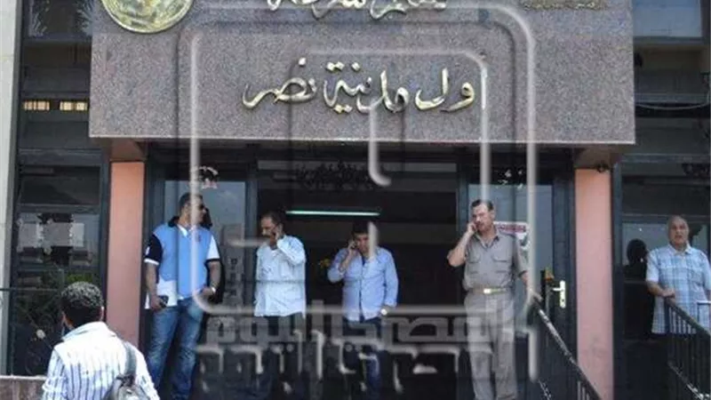 عامل وأصدقائة يسرقون محل تجارى بمدينة نصر
