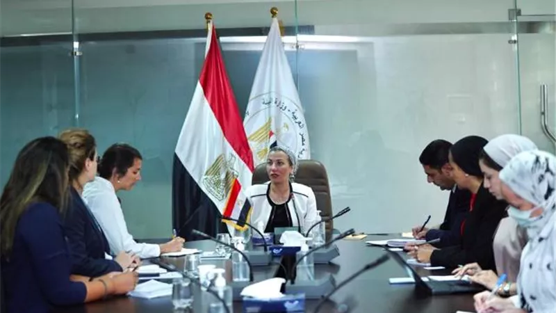 وزيرة البيئة تبحث مع الوكالة الفرنسية للتنمية لتغير المناخ