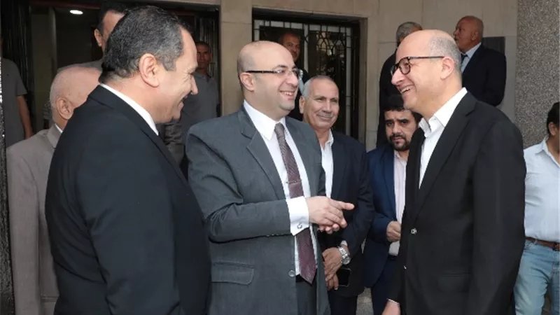 غنيم يعقد اجتماعاً بحضور رئيس الهيئة العامة للأبنية التعليميه